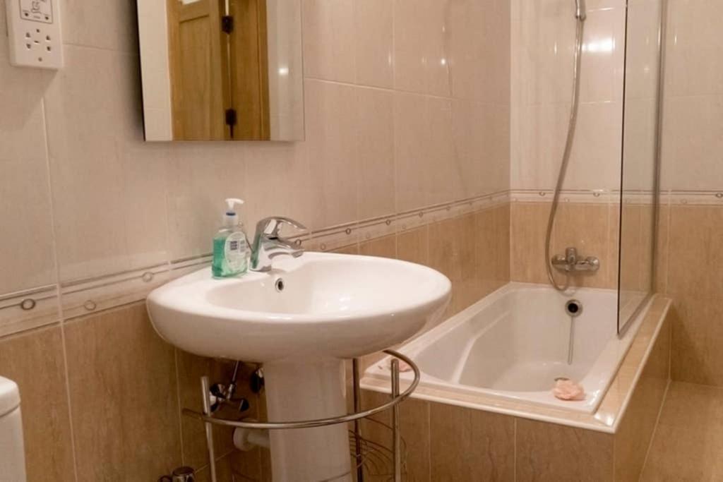 Modern In The Heart Of Steps From The Seafront *