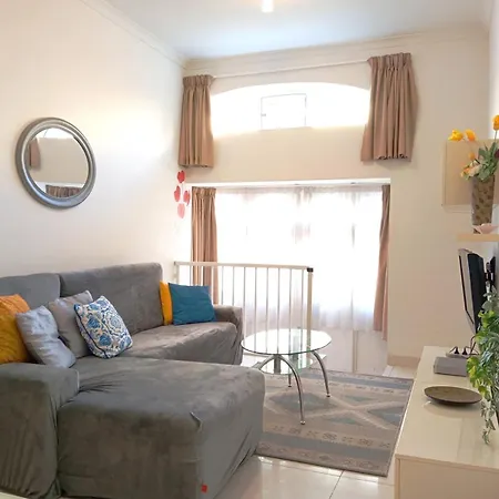 Modern Apartment In The Heart Of Sliema Steps From The Seafront Exterior photo