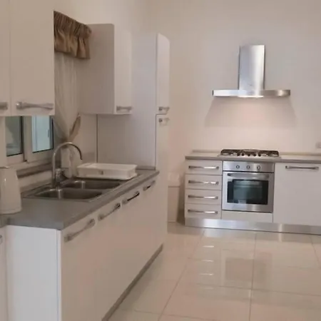 Modern Apartment In The Heart Of Sliema Steps From The Seafront Exterior photo